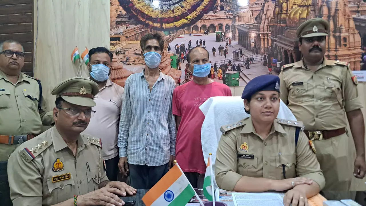 Varanasi News: पुलिस की बड़ी सफलता: पत्थर गली जतनवर से हुई मोटर साइकिल चोरी का मामला सुलझा, तीन चोर गिरफ्तार