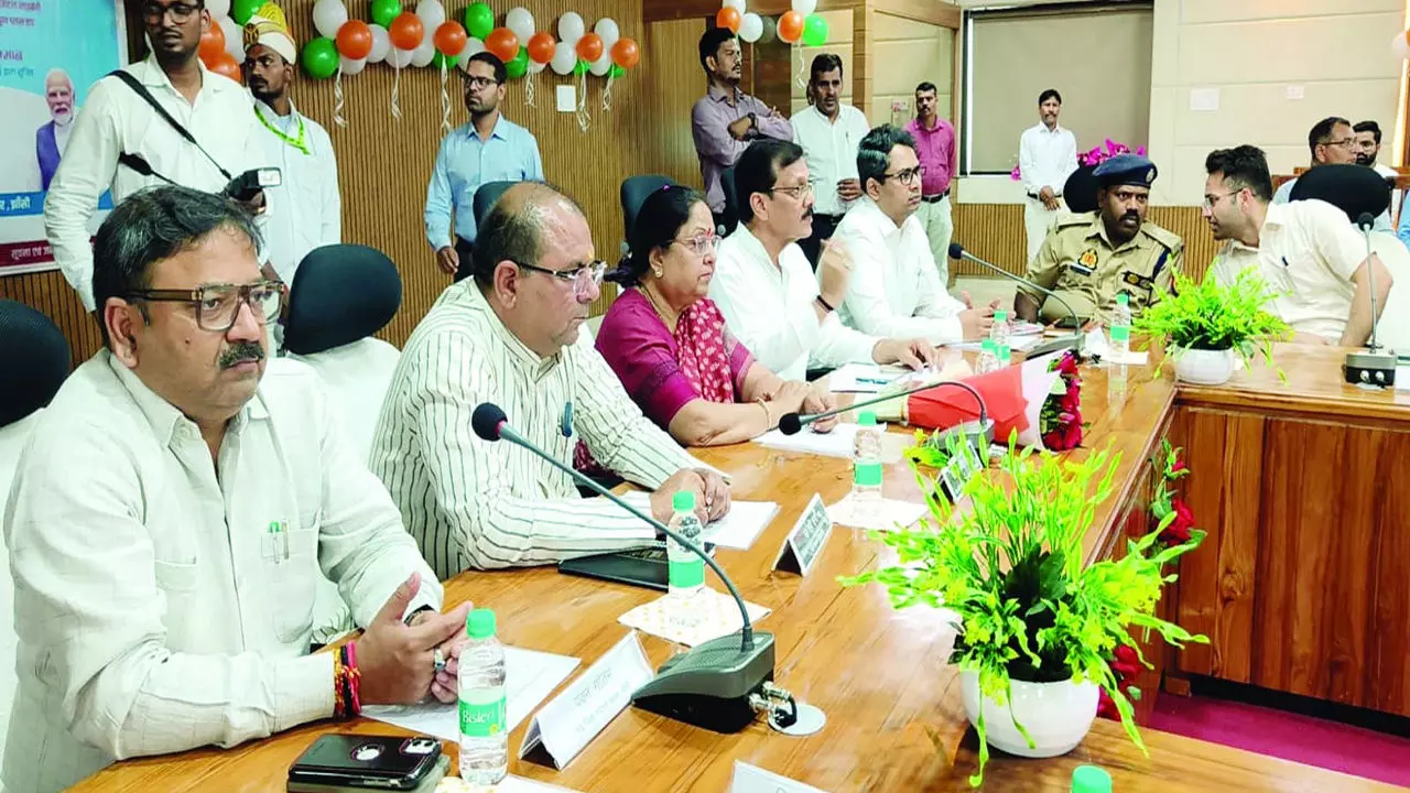 Jhansi News: प्रभारी मंत्री ने बेसिक शिक्षा विभाग में निर्मित विभिन्न परियोजनाओं का किया शुभारम्भ