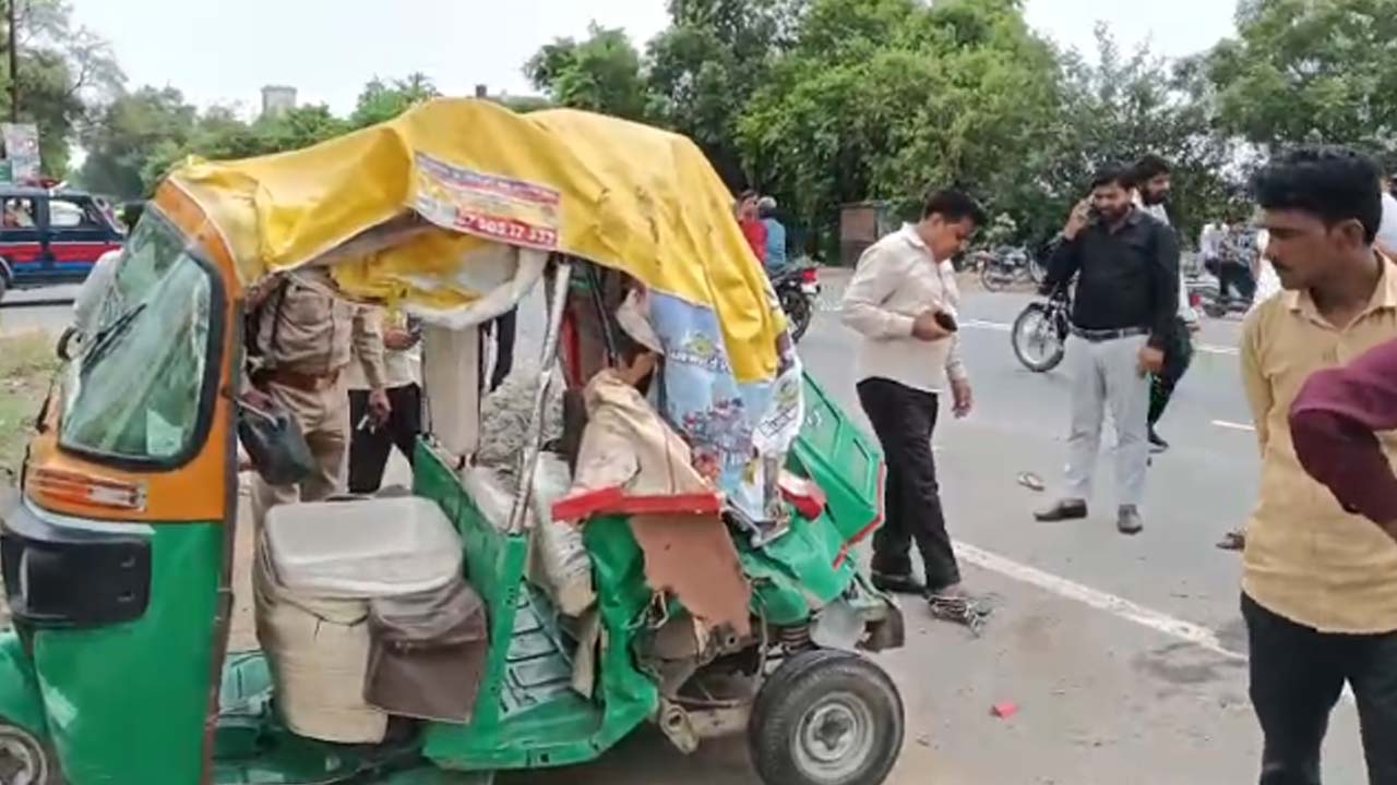 Etawah News | Road Accident | Truck Accident | UP Police | News in ...