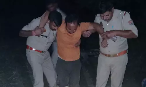 Kasganj News: एसओजी व पुलिस की हुई गौ तस्करों से मुठभेड़ एक के पैर मे लगी गोली