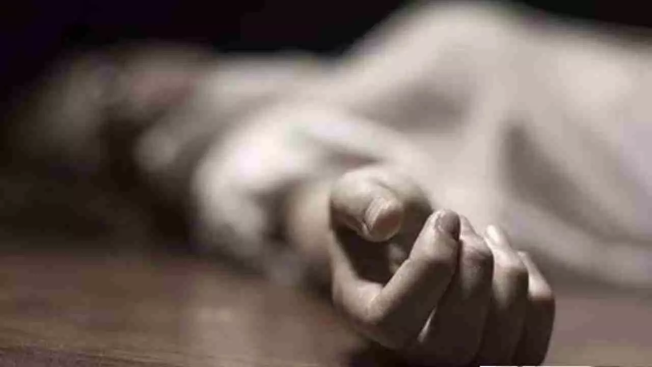 Jaunpur News: संदिग्ध परिस्थितियों में महिला की गोली लगने से मौत, गांव में फैली सनसनी
