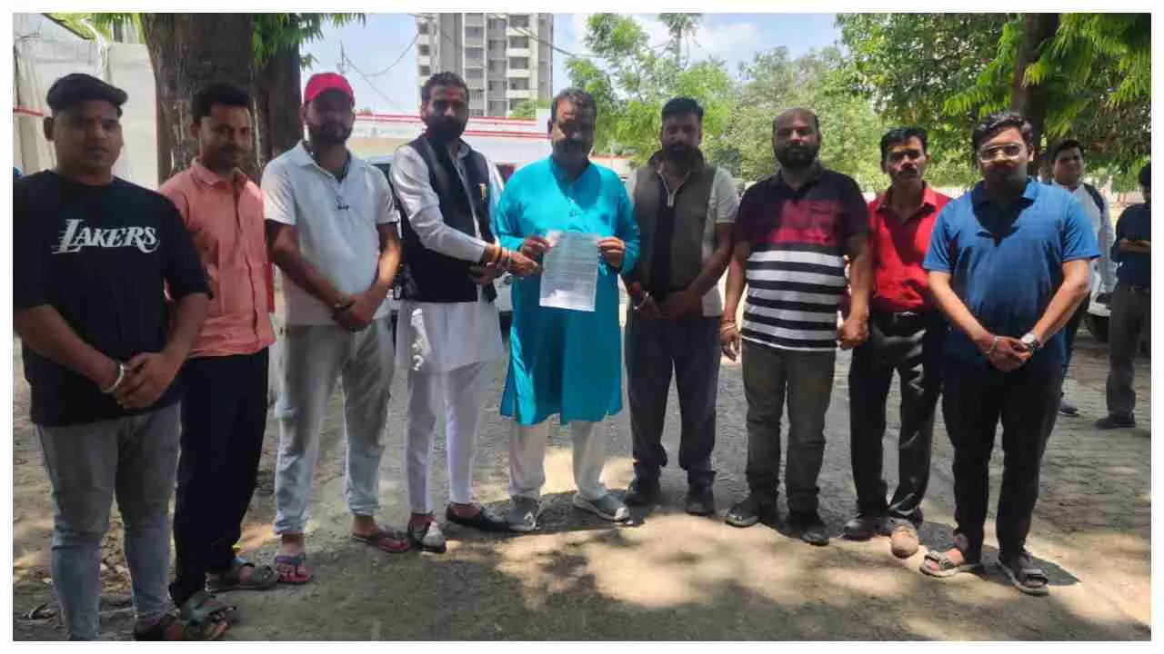 Pilibhit News: हिन्दू महासभा ने फर्जी संगठन को लेकर एसपी से की मुलाकात