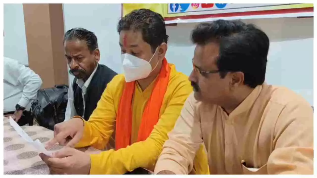 Aligarh News:-सनातनी हिंदुओं के साथ दृढ़ता से खड़ा है विश्व हिन्दू परिषद, हिंदुओं को बदनाम करने वालों पर प्रशासन करे सख्त कार्यवाही :प्रतीक रघुवंशी