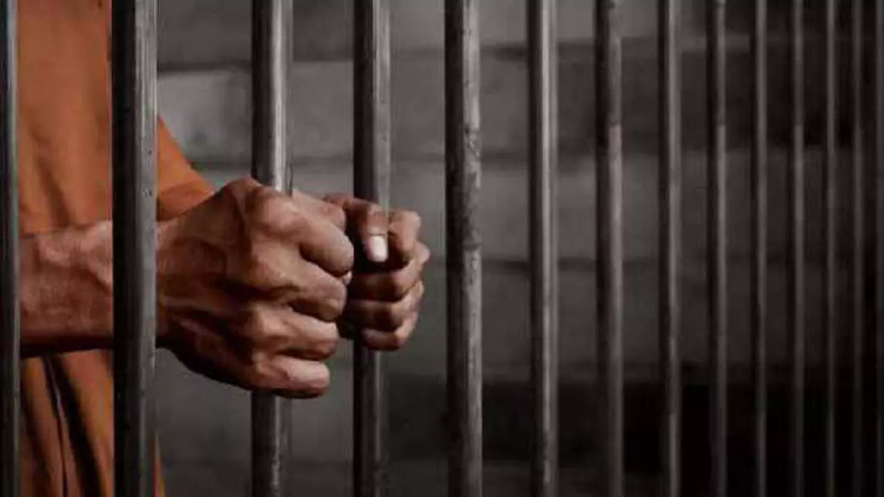 Banda News: नाबालिग से दुष्कर्म के आरोपी को 20 वर्ष का कठोर कारावास