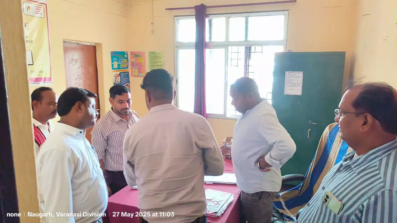 Chandauli News: औचक निरीक्षण में खुली पोल: डॉक्टर- कर्मचारी नदारद, मरीज बेहाल