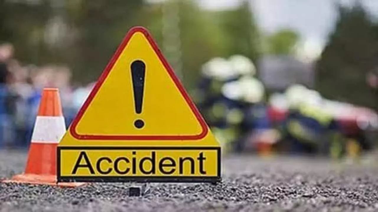 Aligarh News: बस और ट्रक के बीच हुई आमने-सामने टक्कर,कई तीर्थ यात्री हुए घायल