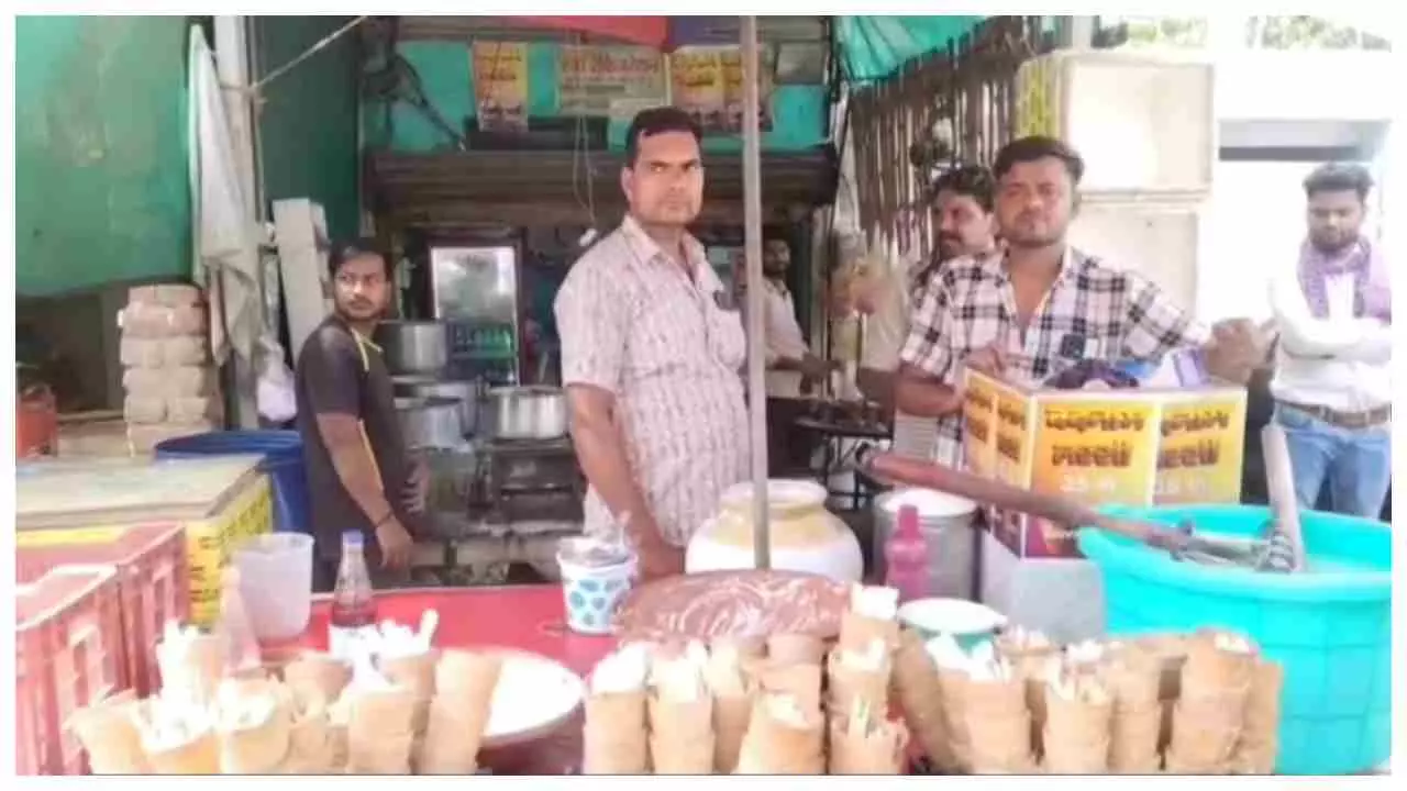 Mahoba News : बीजेपी नेता की खुलेआम गुंडई, चाय दुकानदार से की अभद्रता, दुकान में कर दी तोड़फोड़, सरेआम दी गई धमकी, पीड़ित ने लगाई न्याय की गुहार