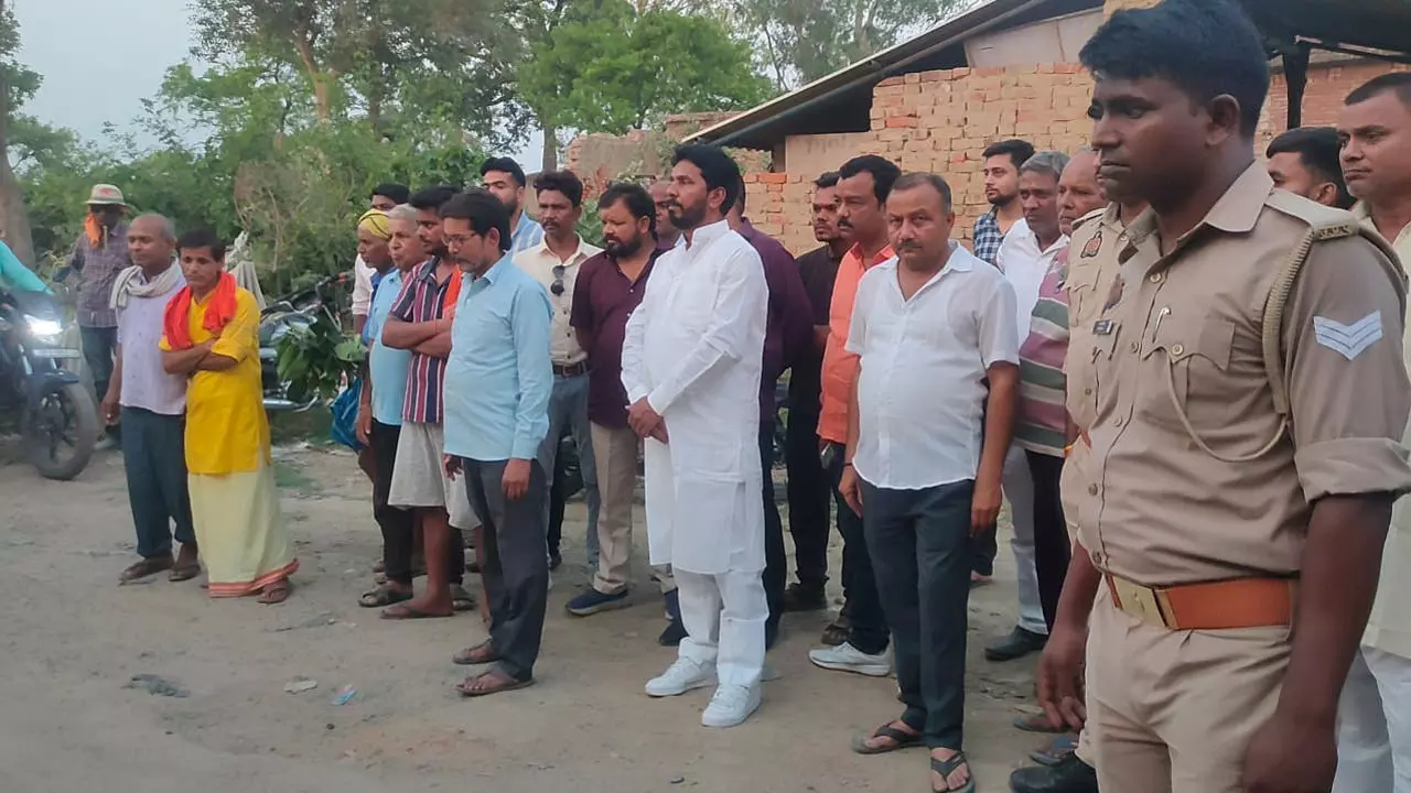 Sant Kabir Nagar News: एक साथ पांच चिताओं में लगी आग, सिहर उठा पूरा गांव