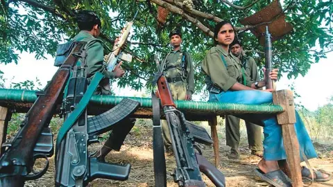 ओडिशा में नक्सलियों ने बड़ी वारदात को दिया अंजाम, विस्फोटकों से भरे ट्रक को लूटा ओडिशा में नक्सलियों ने बड़ी वारदात को दिया अंजाम, विस्फोटकों से भरे ट्रक को लूटा