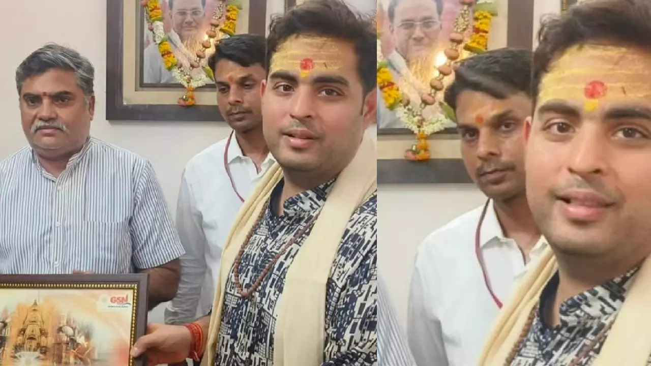 Mukesh Ambani Son Akash Ambani Kashi Vishwanath