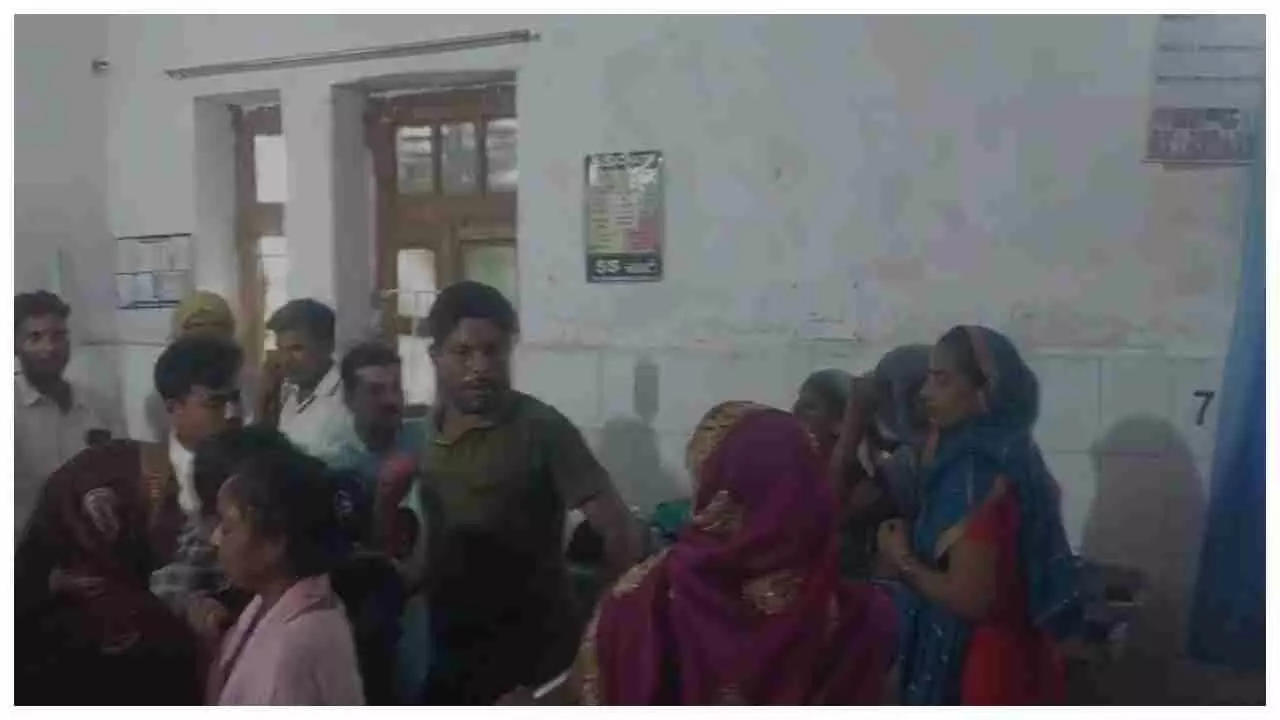 Pilibhit News: नशेड़ी युवकों ने दिनदहाड़े महिला की चाकुओं से गोदकर की हत्या