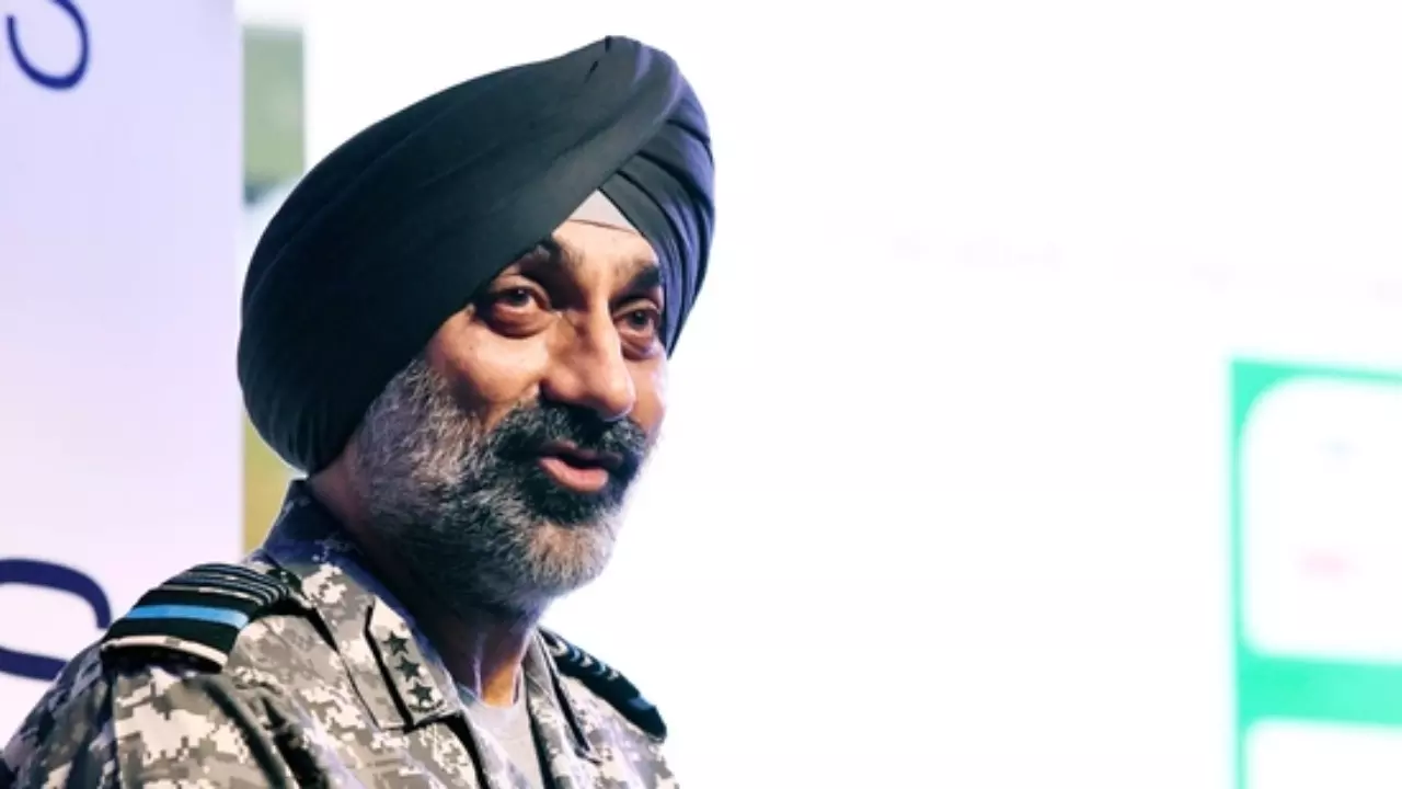 Operation Sindoor के हीरो का छलका दर्द, डिफेंस प्रोजेक्ट्स की देरी पर हुए खफा हुये एयर चीफ,HAL को जमकर सुनाया