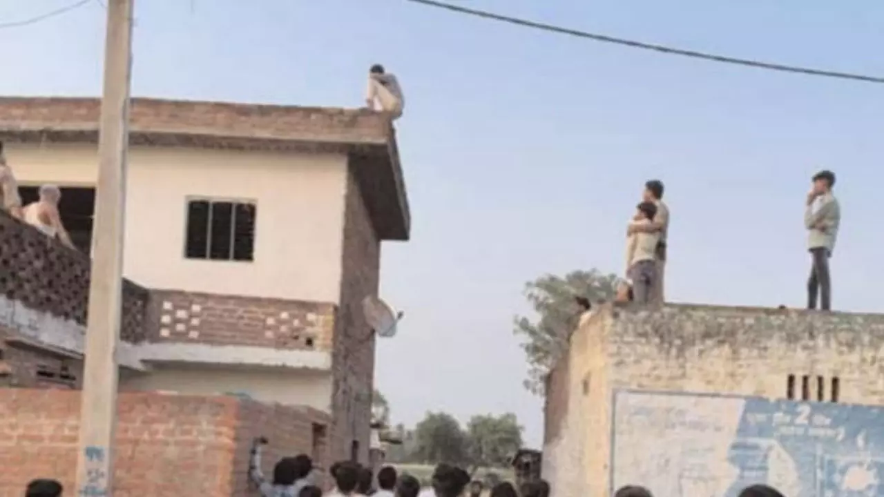 Bareilly News: छत से कूदकर जान देने की कोशिश, पुलिस ने बचाई युवक की जान, जानें क्या थी वजह