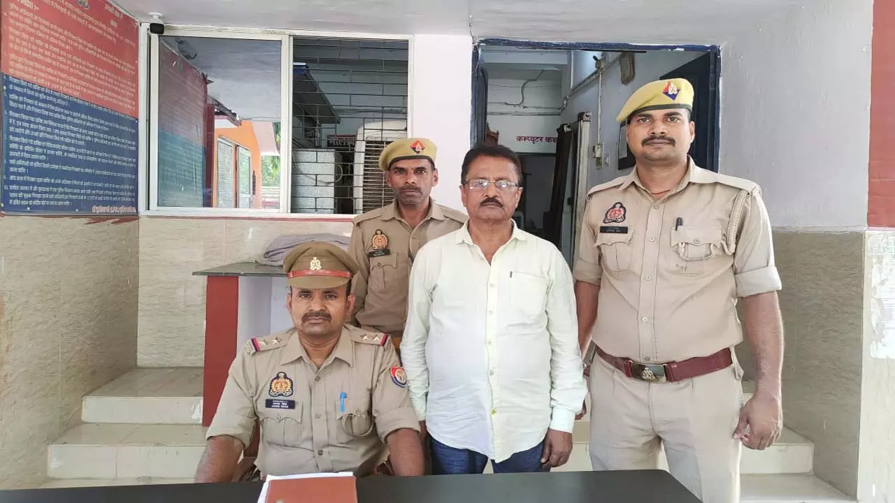 Newstrack news affects, police arrest those who cheated in the name of giving jobs