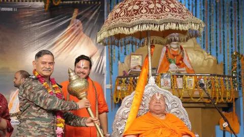 जब सेना प्रमुख ने ली गुरुदीक्षा तो रामभद्राचार्य ने गुरु दक्षिणा में मांग लिया PoK, क्या बोले- उपेंद्र द्विवेदी