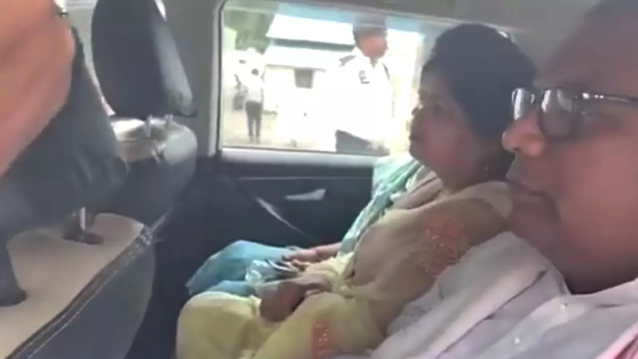 ऐशन्या की छलकती आँखें… पीएम ने सिर पर रखा हाथ और कहा- जारी है ‘ऑपरेशन सिंदूर’