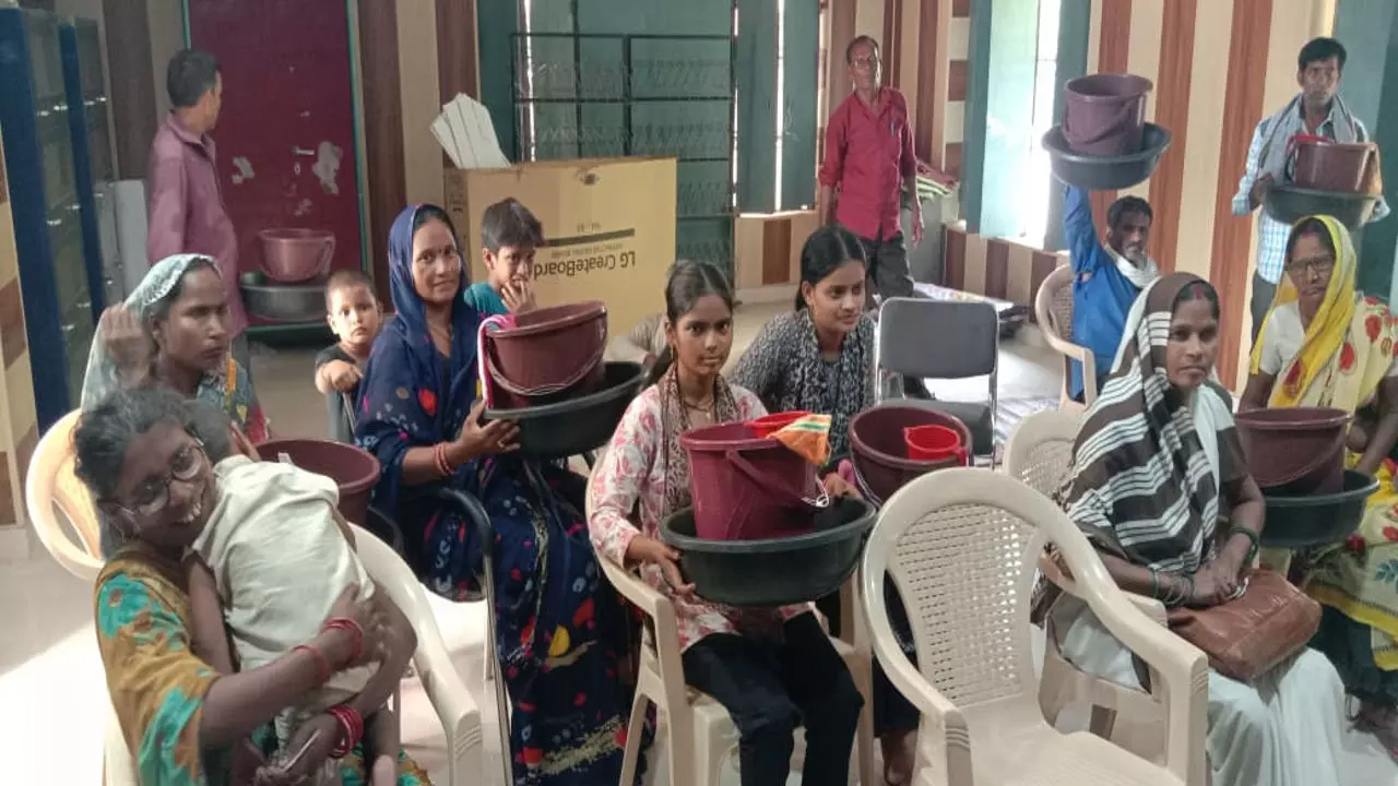 Etawah News: फ़ाइलेरिया मरीजों को दिया गया एमएमडीपी प्रशिक्षण, 13 फ़ाइलेरिया रोगियों को एमएमडी किट वितरित की गयी