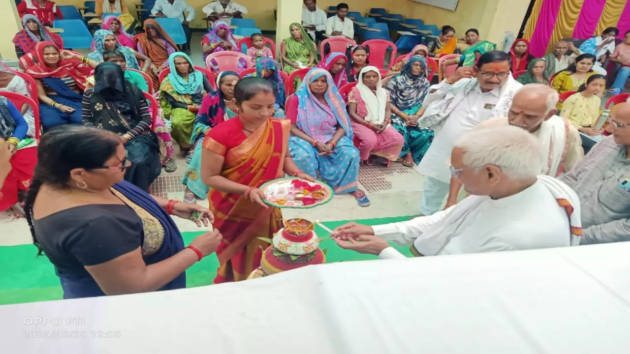 Banda News: गोपाल भाई ने महिलाओं को शिक्षा से जोड़ने की अपील की, पूर्व मंत्री दद्दू प्रसाद ने सशक्तिकरण और अधिकारों पर की चर्चा