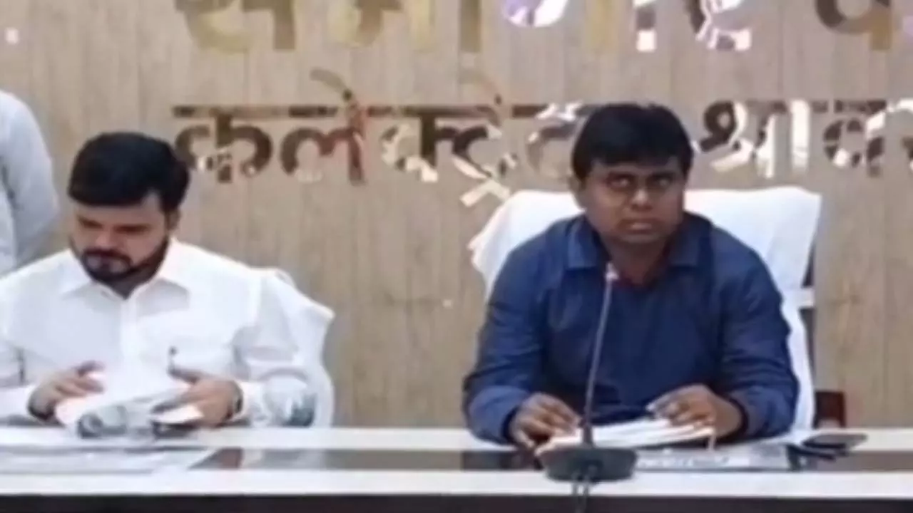 UP Chief Secretary Ranveer Prasad directs to ensure reach of schemes to eligible beneficiaries