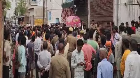 Stone pelting on women devotees injured in devi Yatra News in hindi