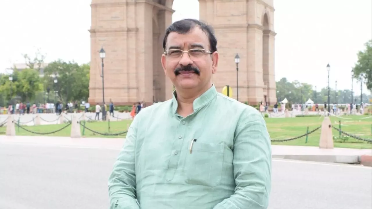 Lucknow News:  लखनऊ भाजपा महानगर अध्यक्ष आनंद द्विवेदी को मिली जान से मारने की धमकी, सपा नेता बताकर मांगी 5 लाख की रंगदारी