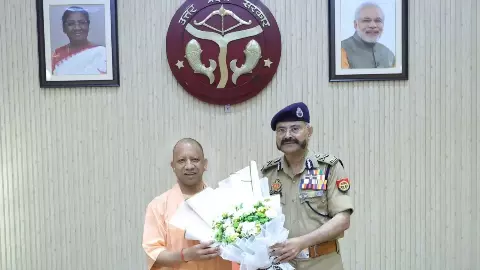 अब कंधों पर सितारे नहीं लेकिन… रिटायरमेंट पर पूर्व DGP प्रशांत कुमार का भावुक संदेश, बोले- वर्दी अस्थायी, सेवा भाव नहीं अब कंधों पर सितारे नहीं लेकिन… रिटायरमेंट पर पूर्व DGP प्रशांत कुमार का भावुक संदेश, बोले- वर्दी अस्थायी, सेवा भाव नहीं