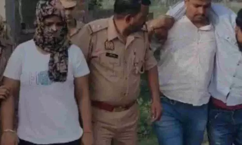 Muzaffarnagar News:  मुठभेड़ में बदमाश पति घायल पत्नी गिरफ्तार,पुलिस की आंखों में मिर्ची पाउडर डालकर अपराधी को छुड़ाने की फिराक में थे दंपति