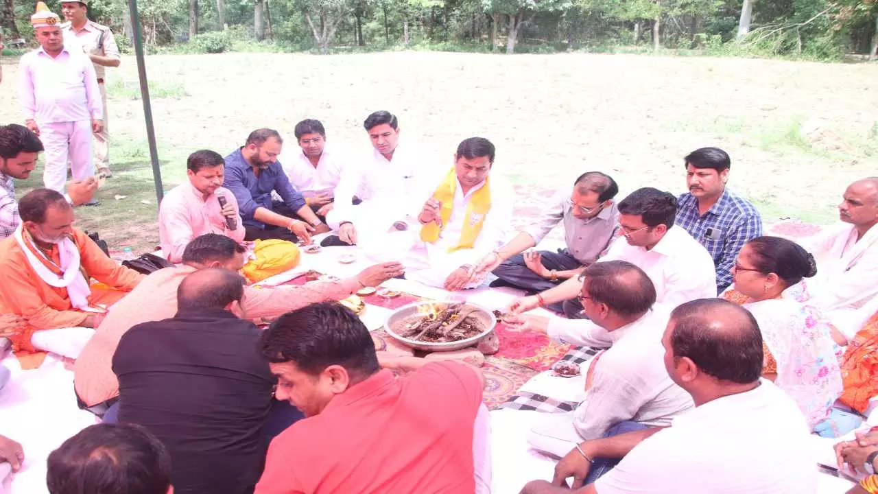 Meerut News: संजय वन में हरियाली की दस्तक! मंत्री सोमेन्द्र तोमर ने किया कायाकल्प अभियान का शुभारंभ