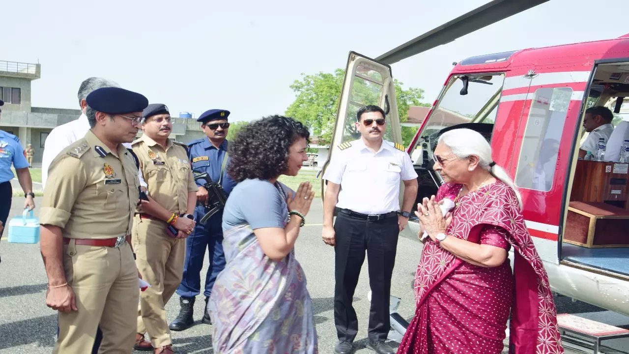 Lakhimpur Kheri News: लखीमपुर खीरी पहुंची राज्यपाल आनंदीबेन पटेल, डीएम-एसपी ने किया स्वागत