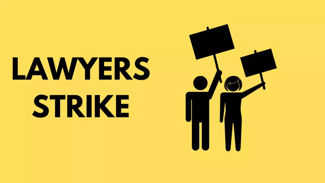 Month-long strike of lawyers in Karnalganj ends, SDM transferred