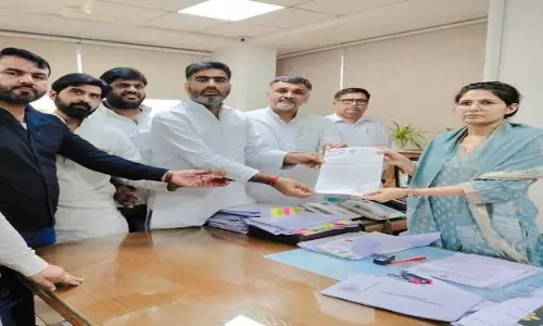 Meerut News: तूफान से बिगड़ी बिजली व्यवस्था ने किसानों की कमर तोड़ी, सिंचाई ठप, फसल पर मंडराया खतरा