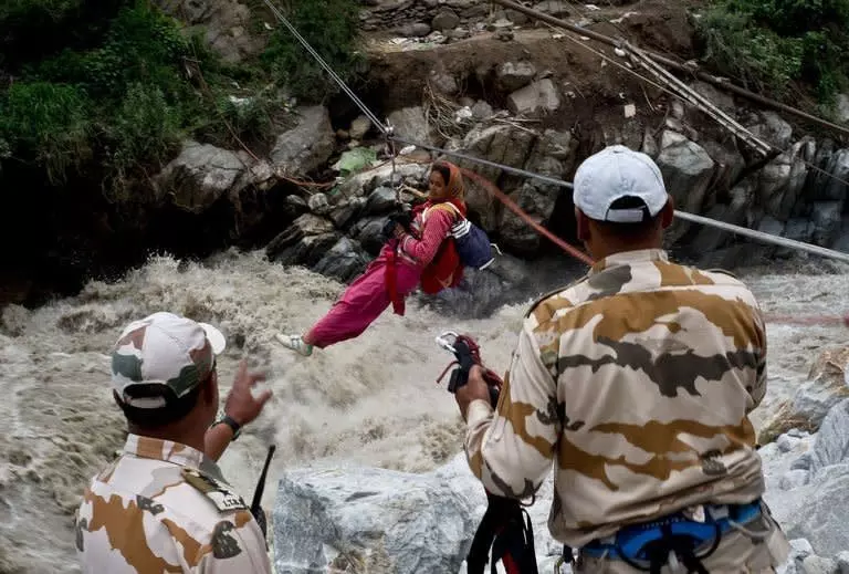 भारी बारिश ने मचाई तबाही: उत्तरी सिक्किम में भूस्खलन से जनजीवन प्रभावित, रेस्क्यू ऑपरेशन जारी