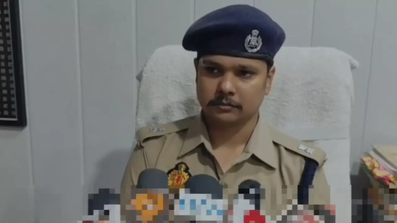 Meerut News: मेरठ में धमाकों से दहशत, एक घर में पांच जबरदस्त विस्फोट, छत उड़ी, बच्ची घायल, लोग फरार