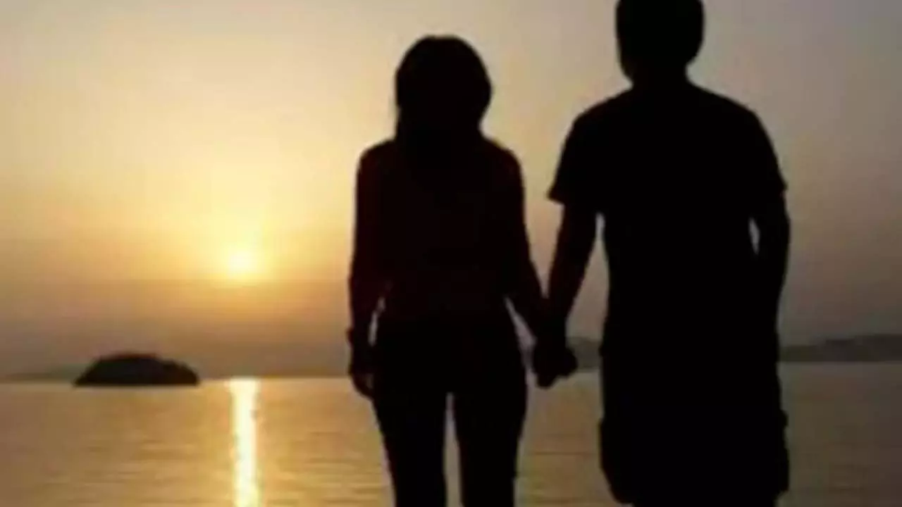 Lovers earth rises after girlfriends dolly, bulb stealing launchon took teenagers mind