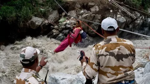 भारी बारिश ने मचाई तबाही: उत्तरी सिक्किम में भूस्खलन से जनजीवन प्रभावित, रेस्क्यू ऑपरेशन जारी