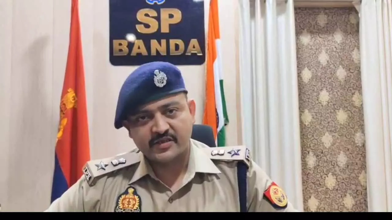 Banda News: रेप कर मासूम को जंगल में फेंकने वाला दरिंदा मुठभेड़ में जख्मी, पीड़िता समेत दोनों को पहुंचाया अस्पताल