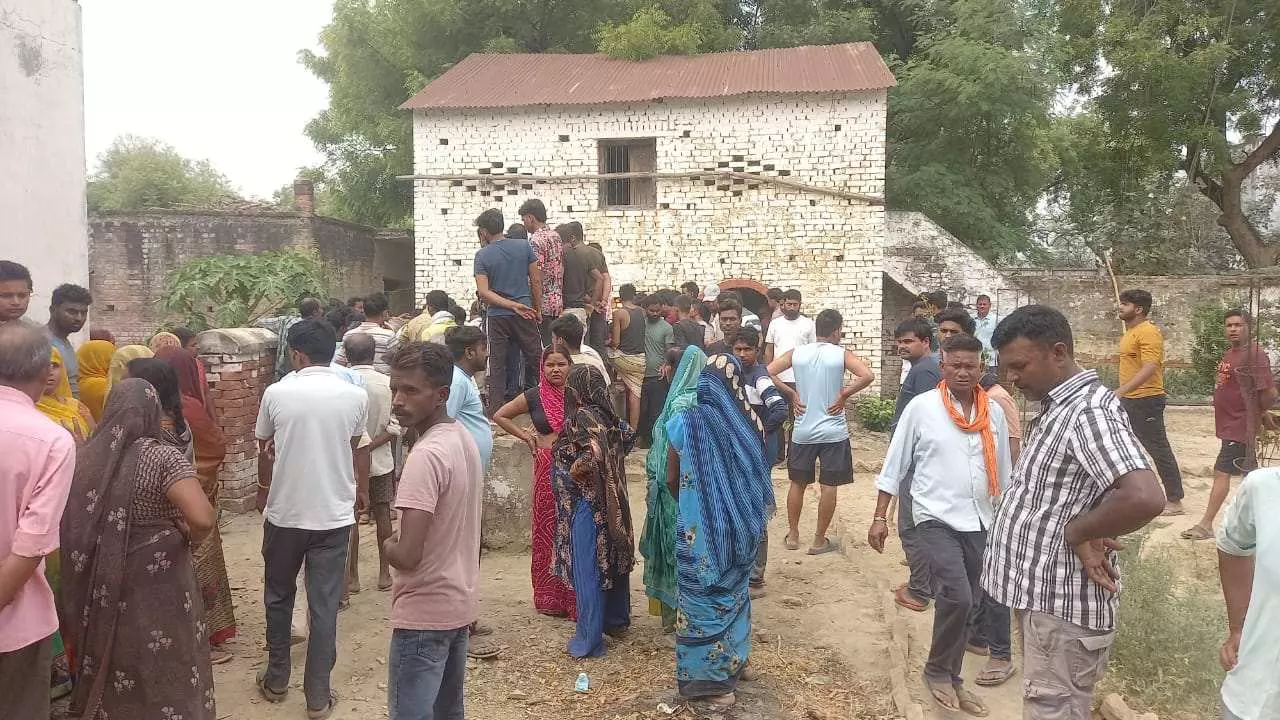 Amethi News: अमेठी दलित युवक की गला रेत कर निर्मम हत्या,हत्यारों ने रस्सी से हाथ पैर बांध कर मुंह में ठूंसा कपड़ा