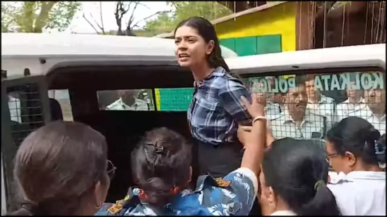 इंफ्लुएंसर शर्मिष्ठा पनोली लेकर भिड़ गईं दो राज्यों की पुलिस, वजाहत खान नाम के शख्स को लेकर मच गया बवाल