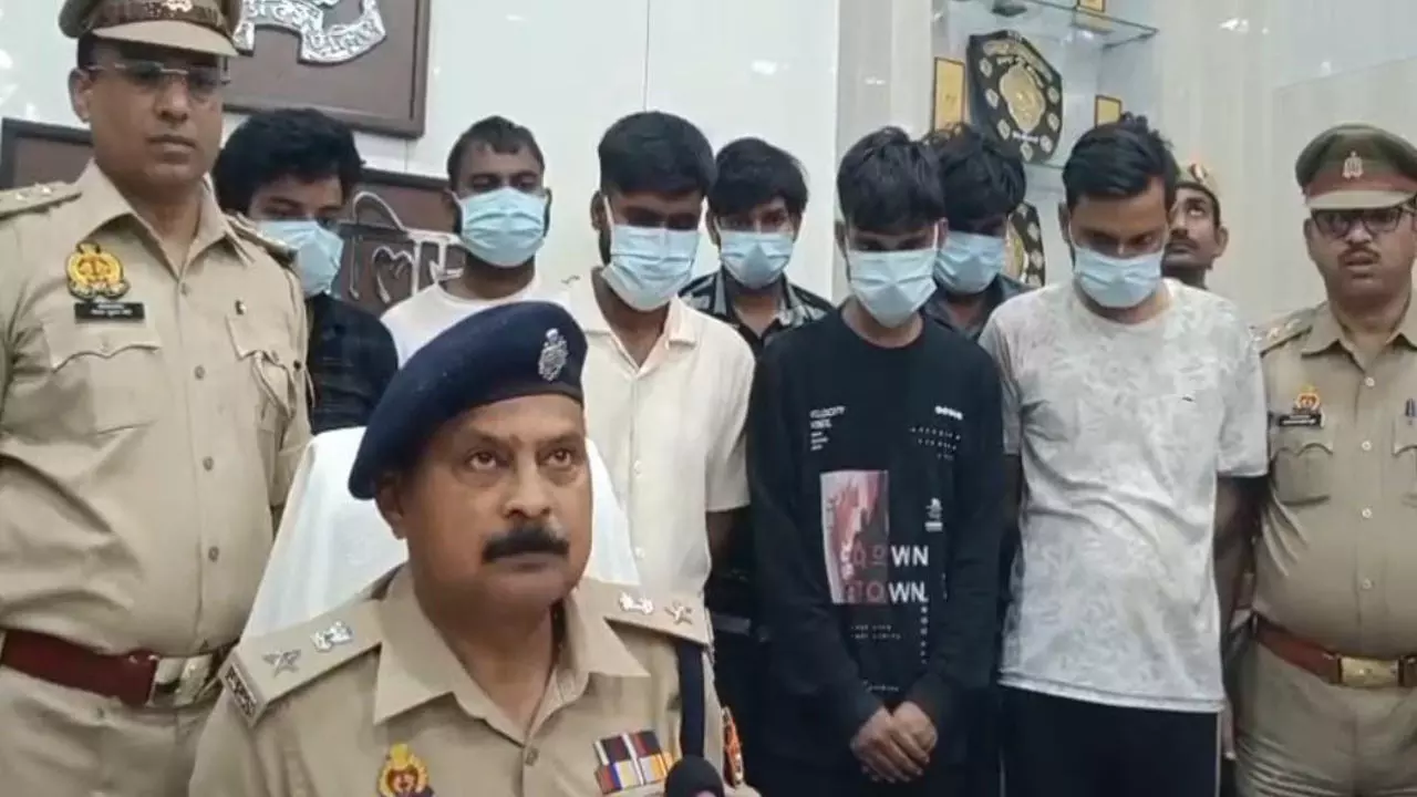 Jalaun News: ऑनलाइन गेमिंग ऐप के जरिये ठगी करने वाले गिरोह का भांडाफोड़, सात गिरफ्तार