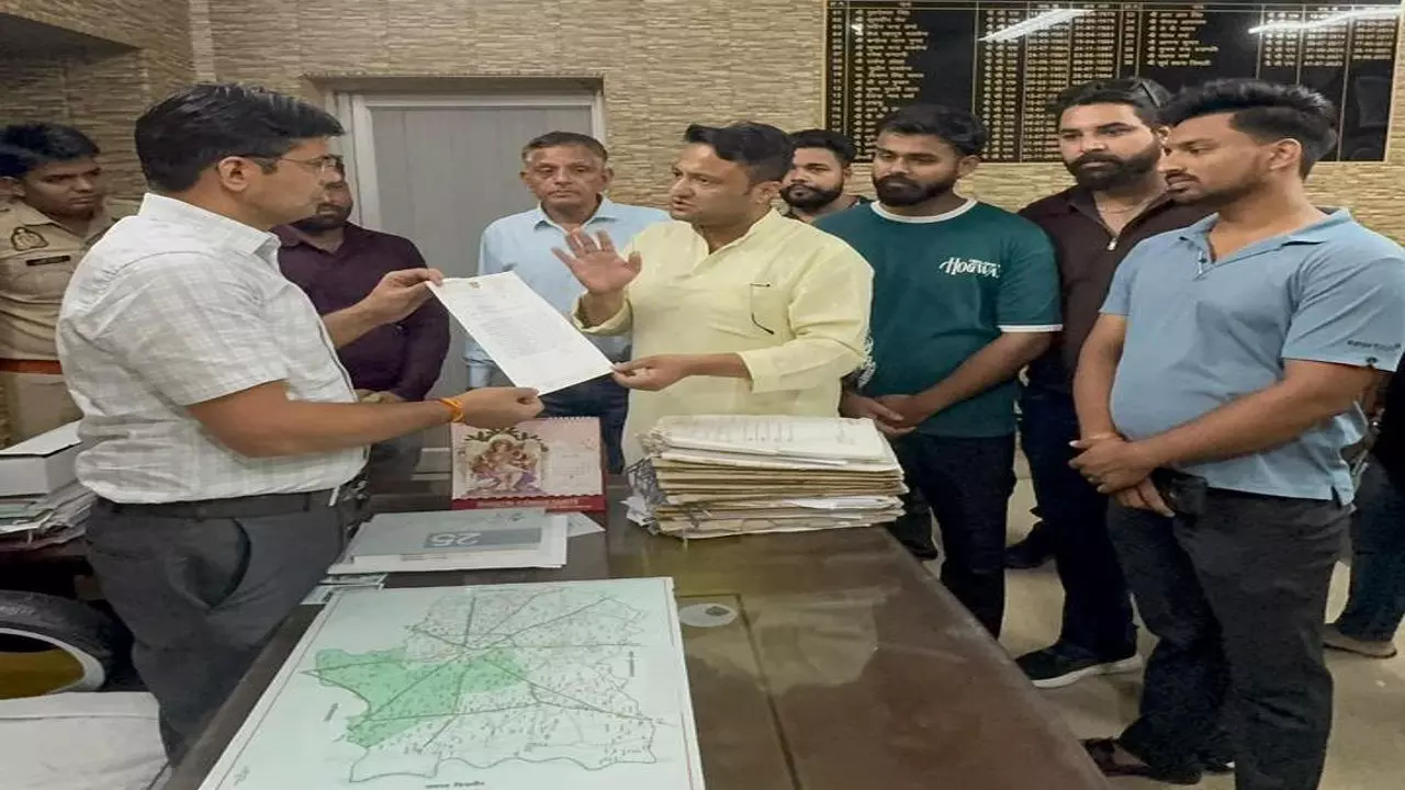 Meerut BJP submitted memorandum to DM