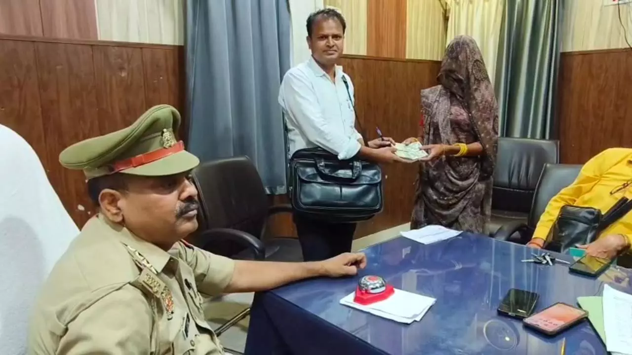 Police becomes angel: Desperate woman gets Delhi deposit from chitfund, saves daughters wedding