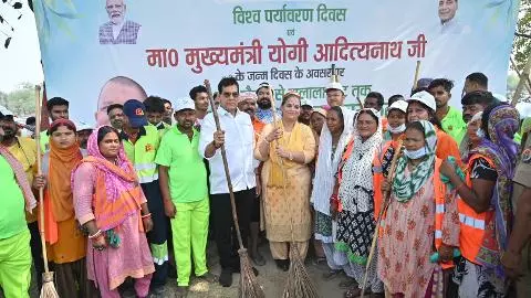 Lucknow: मुख्यमंत्री योगी आदित्यनाथ के जन्मदिवस के अवसर पर नगर निगम ने लोगों को पर्यावरण के प्रति किया जागरूक