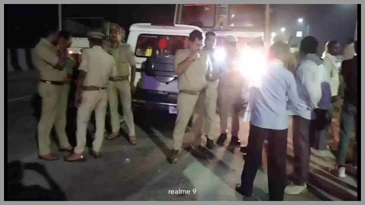 Fatehpur News: तेज रफ्तार ट्रक ने बोलेरो को मारी टक्कर, तीन की मौत, पांच घायल