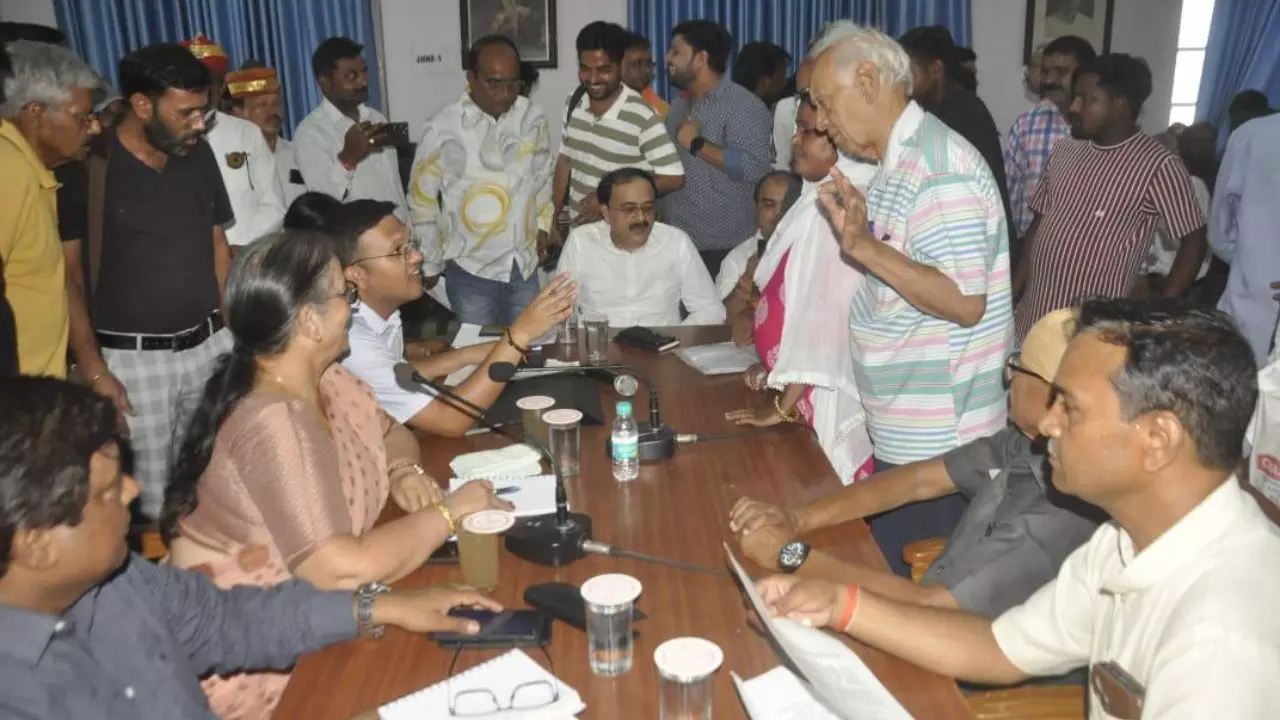 संपूर्ण समाधान दिवस में 129 में से अधिकांश शिकायतों का हुआ मौके पर निस्तारण