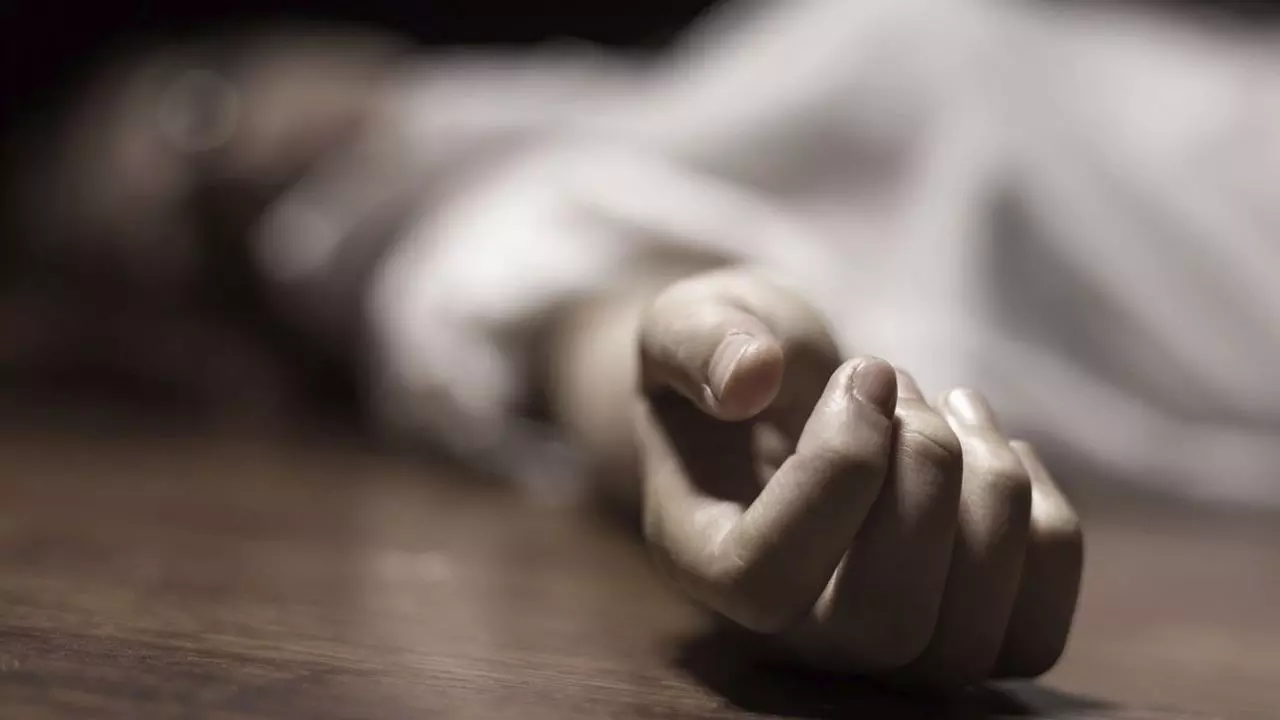 Jhansi News: चार शव मिलने से हड़कंप, रेलवे ट्रैक से दो, एक पहूंज बांध तो चौथा सड़क किनारे पड़ा मिला