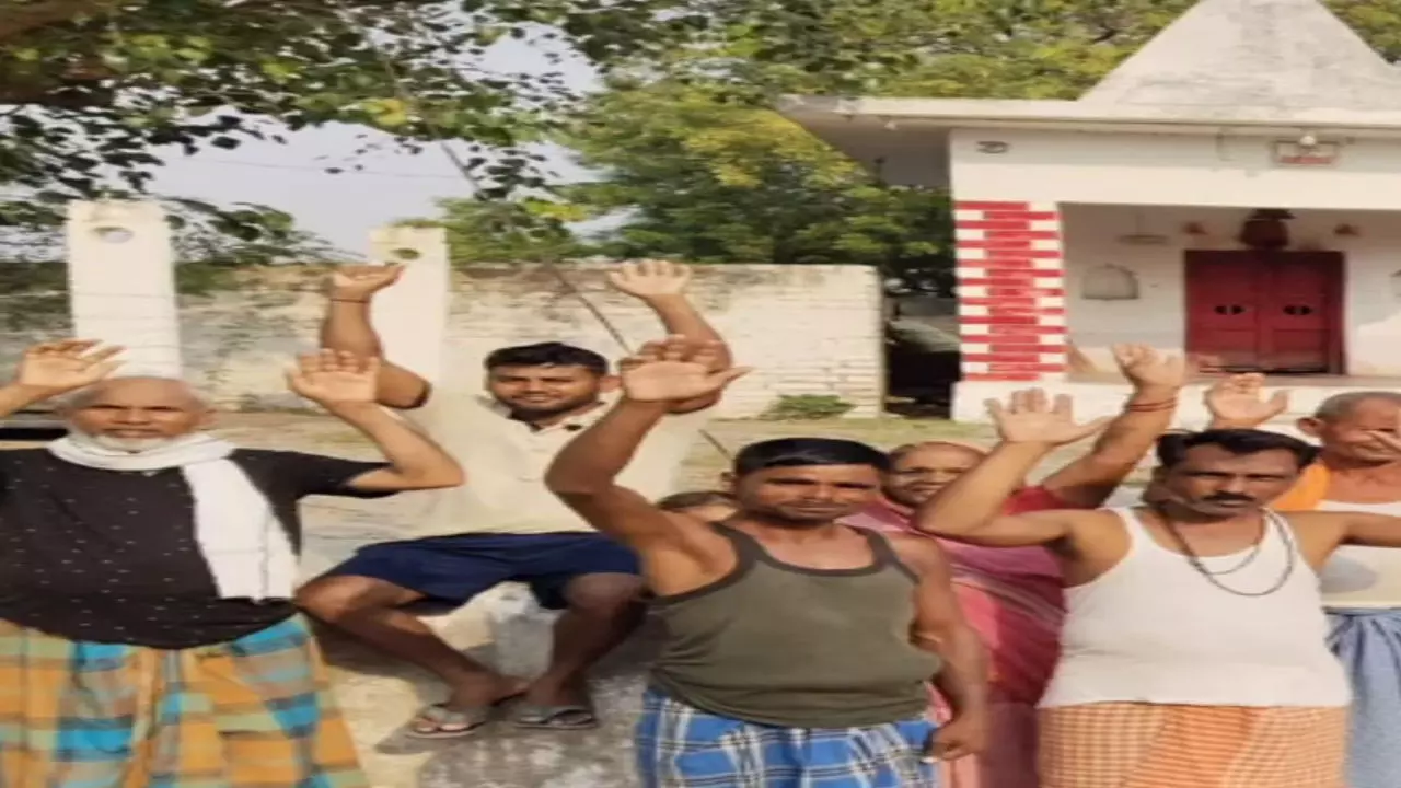 Chandauli News: धीमी जल आपूर्ति से ग्रामीण परेशान, जल जीवन मिशन पर उठे सवाल