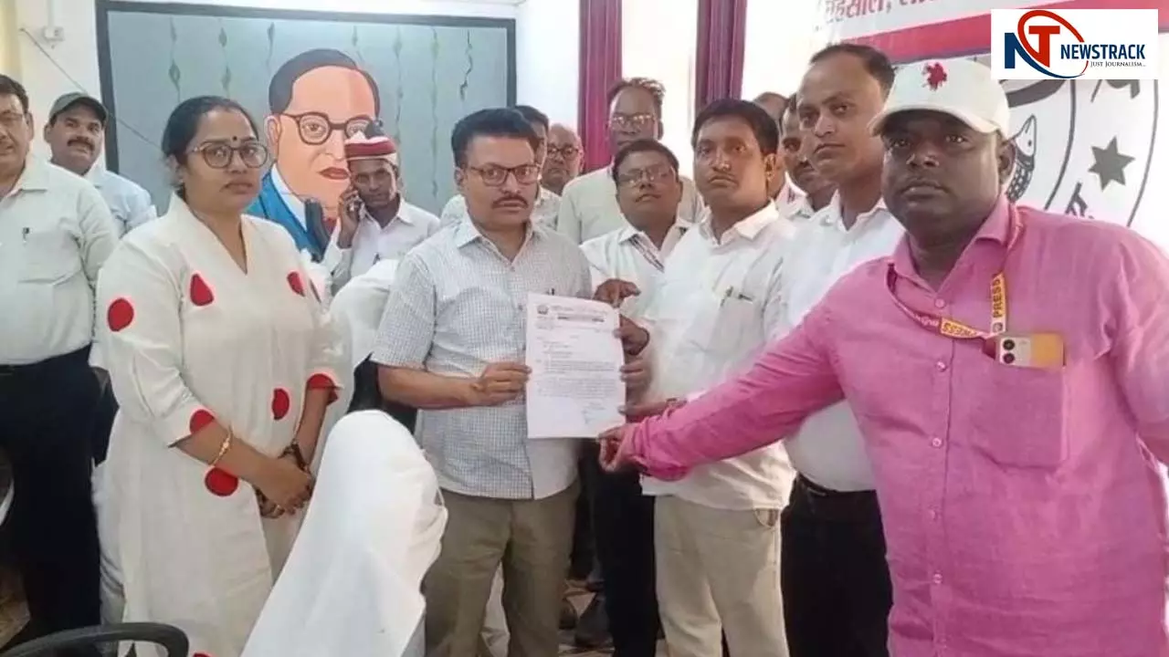 Organization submits memorandum to SDM addressed to Chief Minister on harassment of journalists