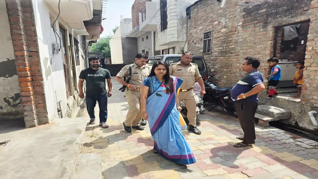 Meerut News: अब हमारी बेटियाँ नहीं डरेंगी! मवाना में महिला आयोग की सदस्य डॉ. हिमानी अग्रवाल ने दिलाया न्याय का भरोसा