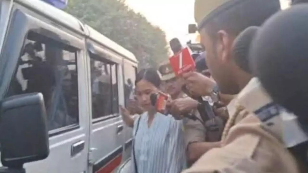 Ghazipur News:सोनम रघुवंशी से मिलने पहुंचे भाई ने कहां- सोनम दोषी तो मिले फांसी की सजा