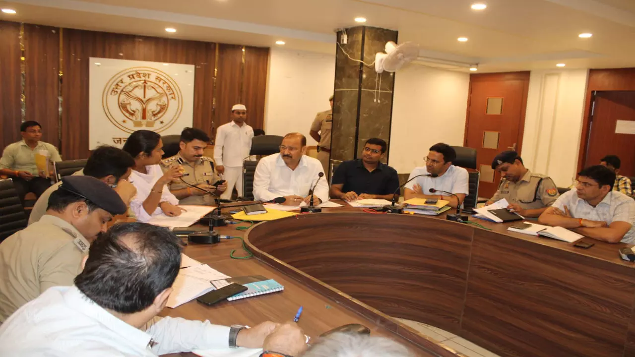 Meerut News: कांवड़ यात्रा की कमान संभाले मेरठ प्रशासन, अफसरों को मिले सख्त हिदायतें — “छोटी सी लापरवाही भी नहीं होगी माफ”